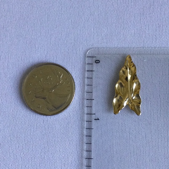 Vintage Elephant Ear Leaf Earrings - Picture 3 of 3